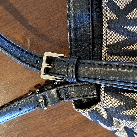 MICHAEL KORS Designer KM Logo Shoulder Bag  Black Trim - Picture 6 of 14